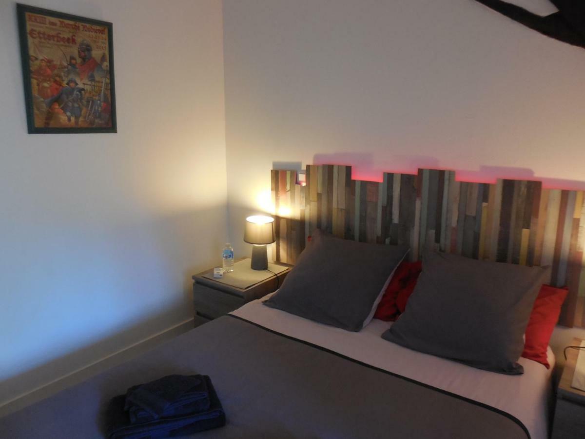 Le Clos Des Archers Bed & Breakfast Laveyssiere